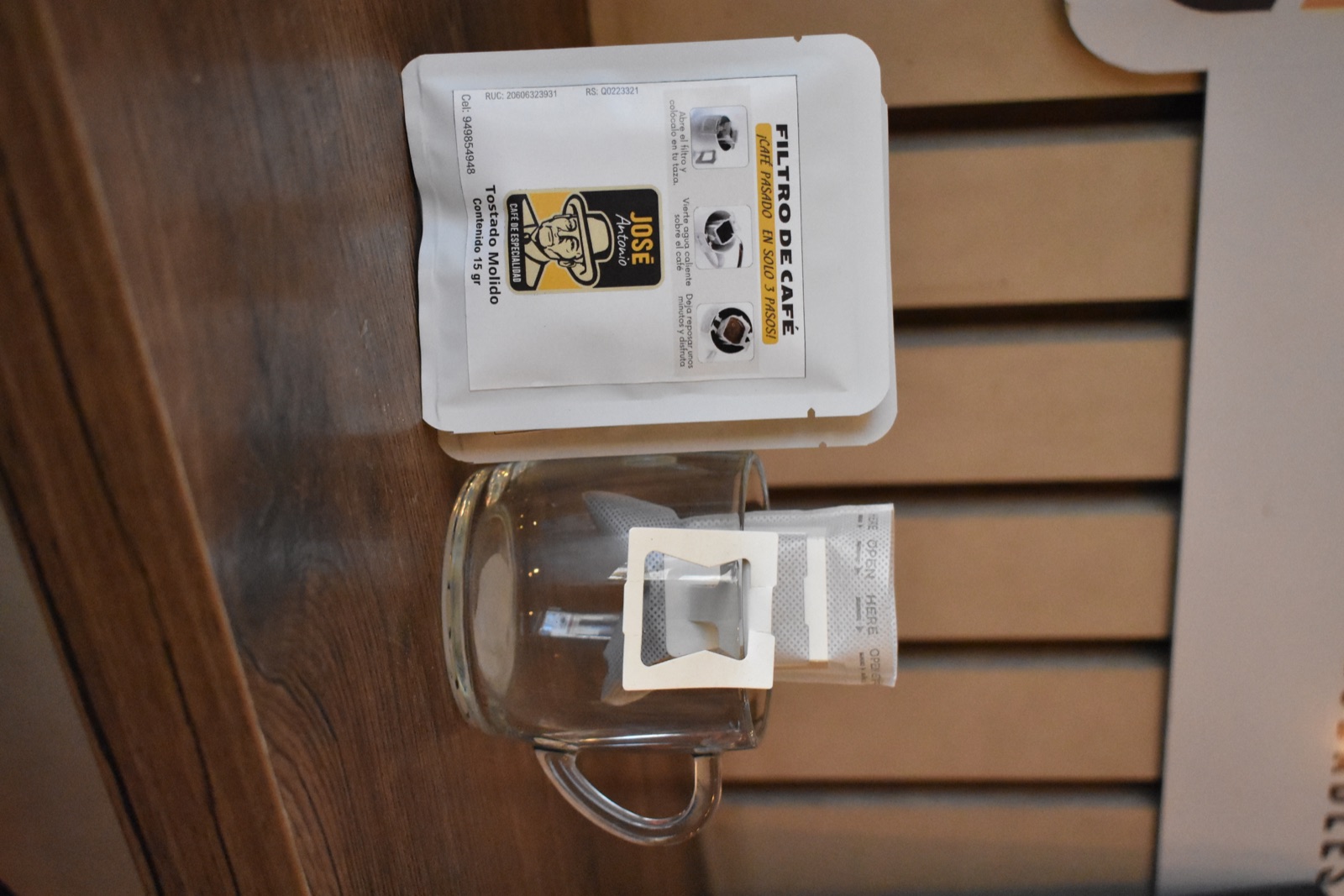 Drip coffee de café de especialidad gourmet con filtro individual.