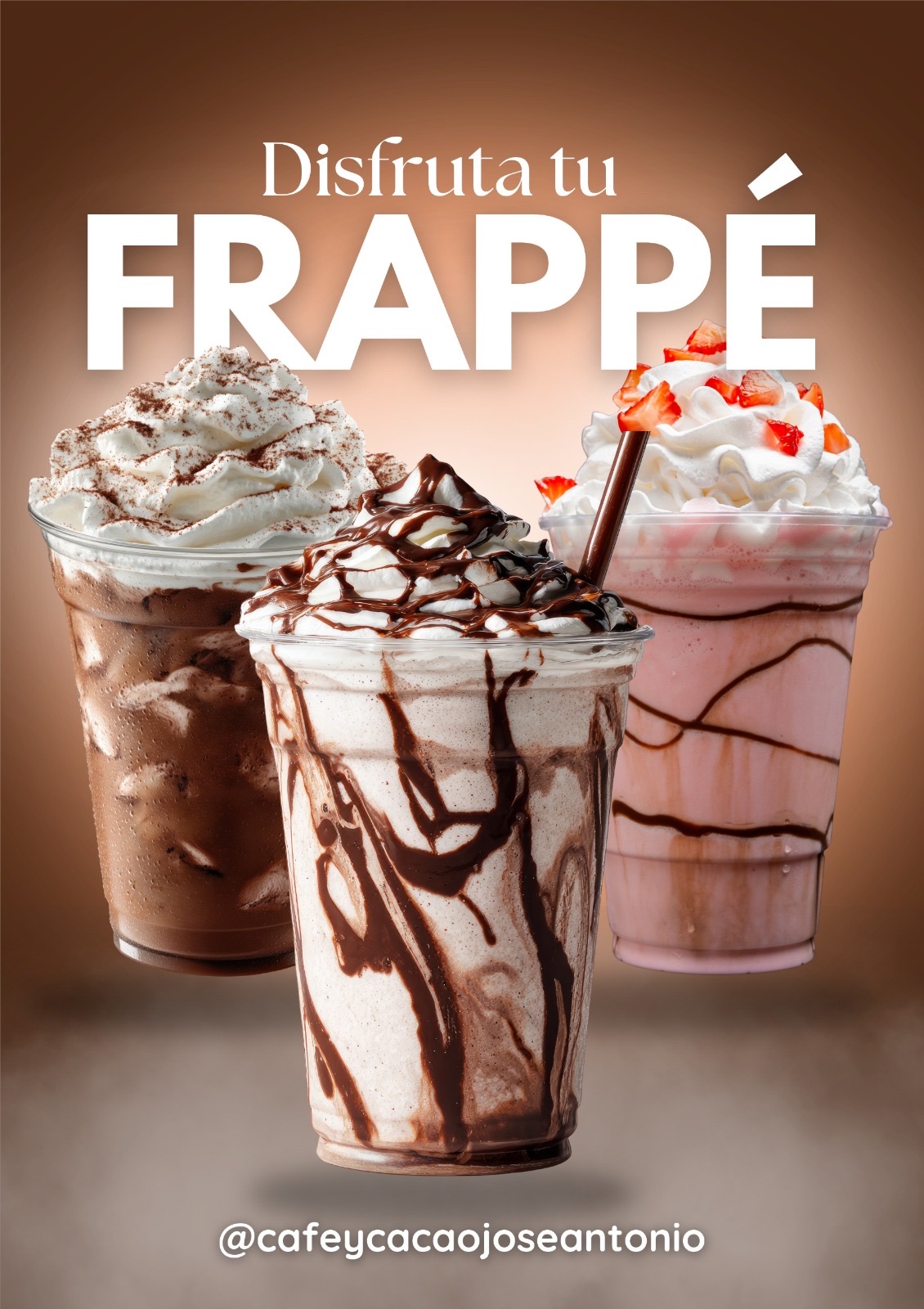 Frappé de la casa con crema y chocolate.